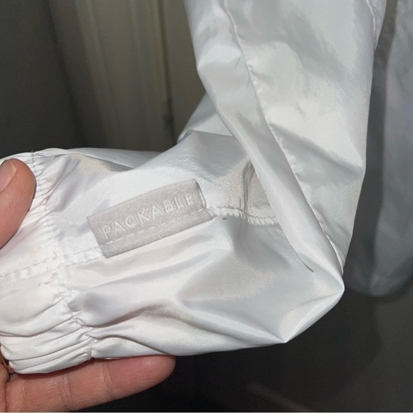 Columbia Woman’s White Full Zip Lightweight Packable Jacket - Picture 10 of 17